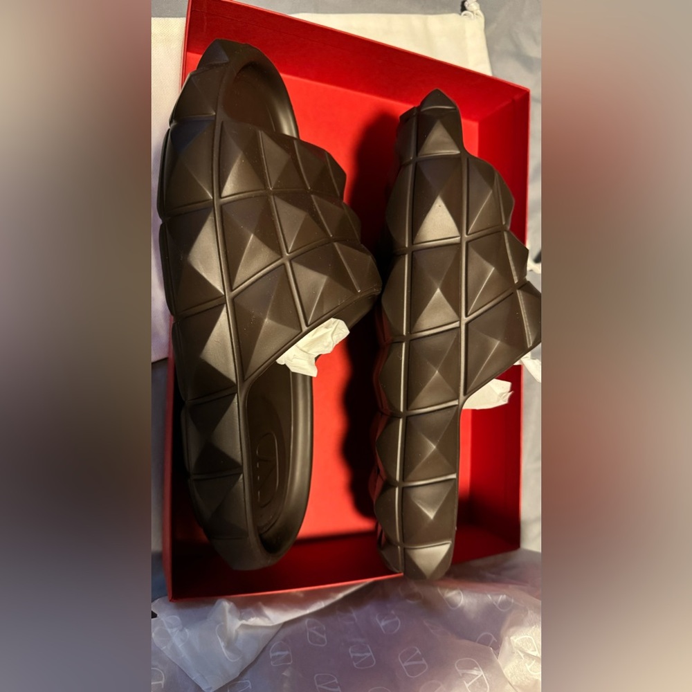 valentino garavani rubber slide
New never been worn
Brown
Size: 39 EU - Picture 7 of 12